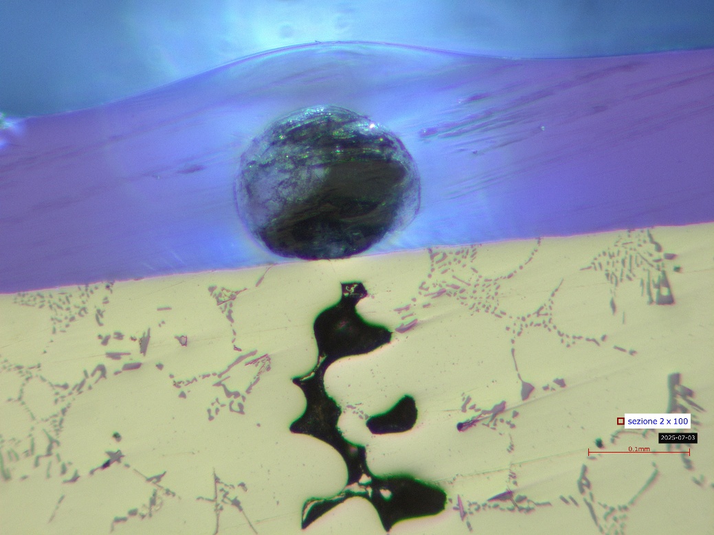 Analisi metallografica di difetto sub-superficiale sotto vernice